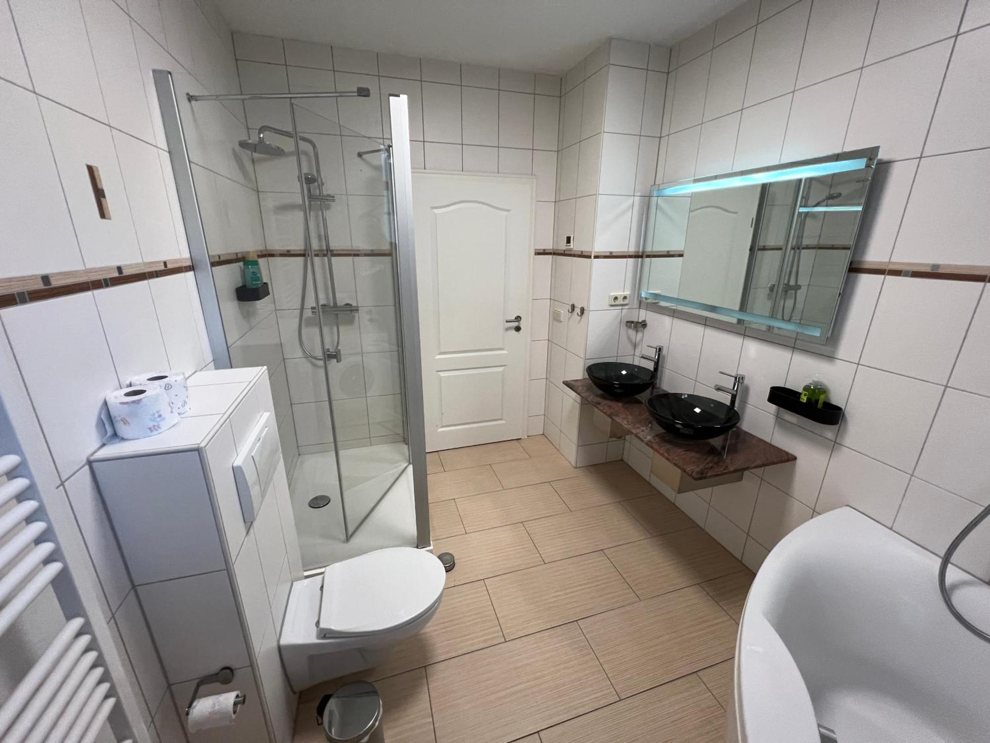 Apartment Humboldt 3 Schlafzimmer,Wifi, Netflix Parken, Terrasse, Klimatisiert, Naehe Zentrum Jena Dış mekan fotoğraf