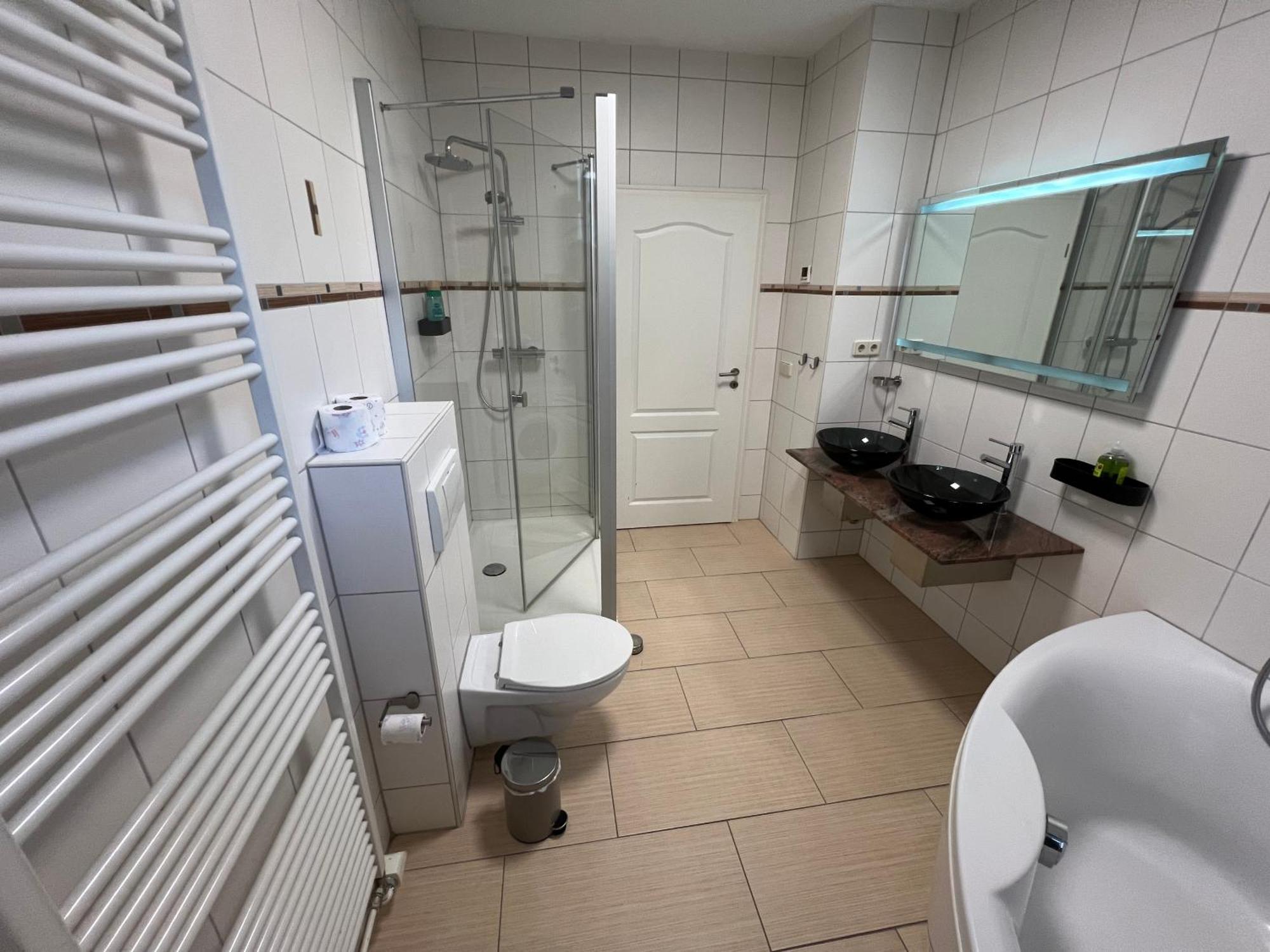 Apartment Humboldt 3 Schlafzimmer,Wifi, Netflix Parken, Terrasse, Klimatisiert, Naehe Zentrum Jena Dış mekan fotoğraf